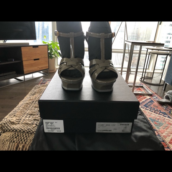 SAINT LAURENT GRAY TRIBUTE SANDALS PATENT LEATHER - Picture 4 of 8